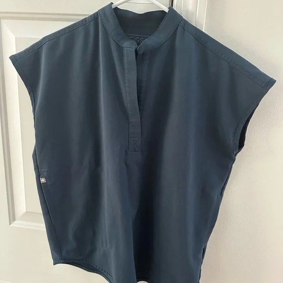 Figs Zamora joggers and Rafaela scrub top - Picture 4 of 5